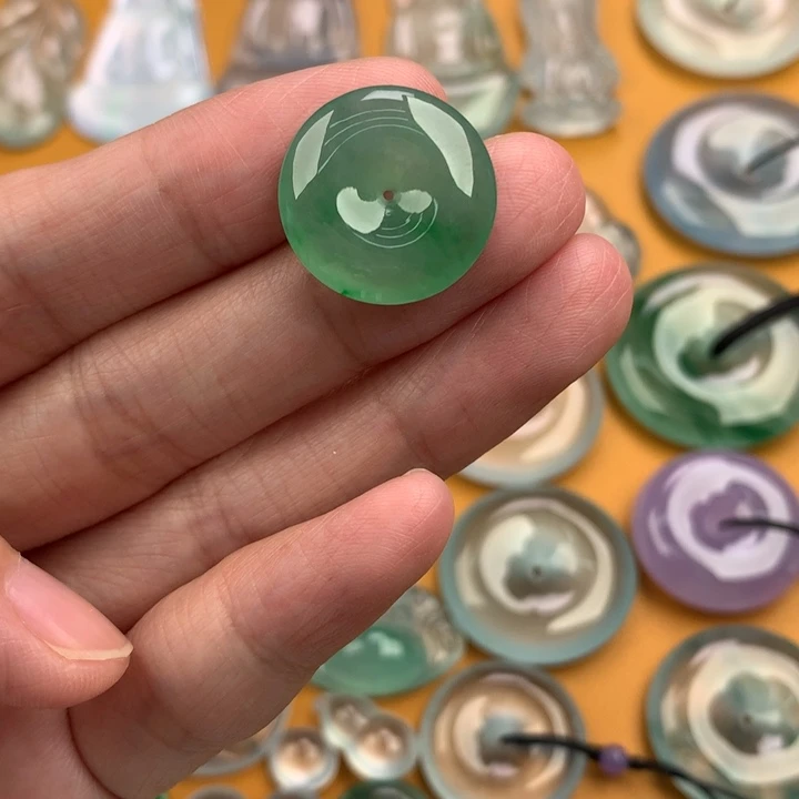 颈饰未镶嵌翡翠….