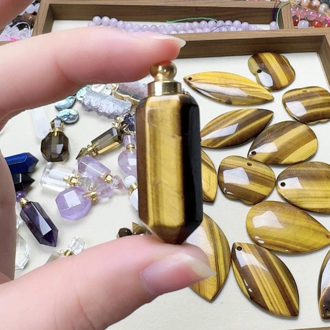 玛瑙/玉髓未镶嵌珠宝半成品虎眼毛笔瓶一只