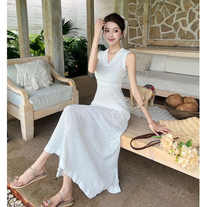 拍浅布调高个子夏季新款高级感v领修身针织镂空连衣裙长裙