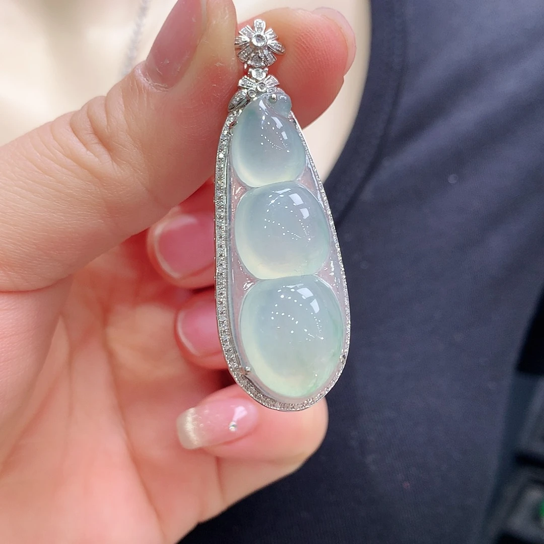 翡翠颈饰18K金镶嵌福豆