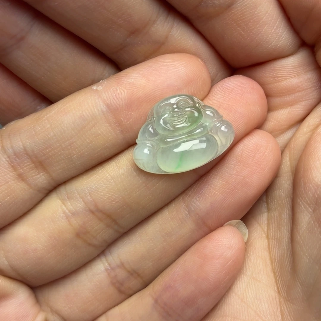 翡翠未镶嵌颈饰飘绿佛