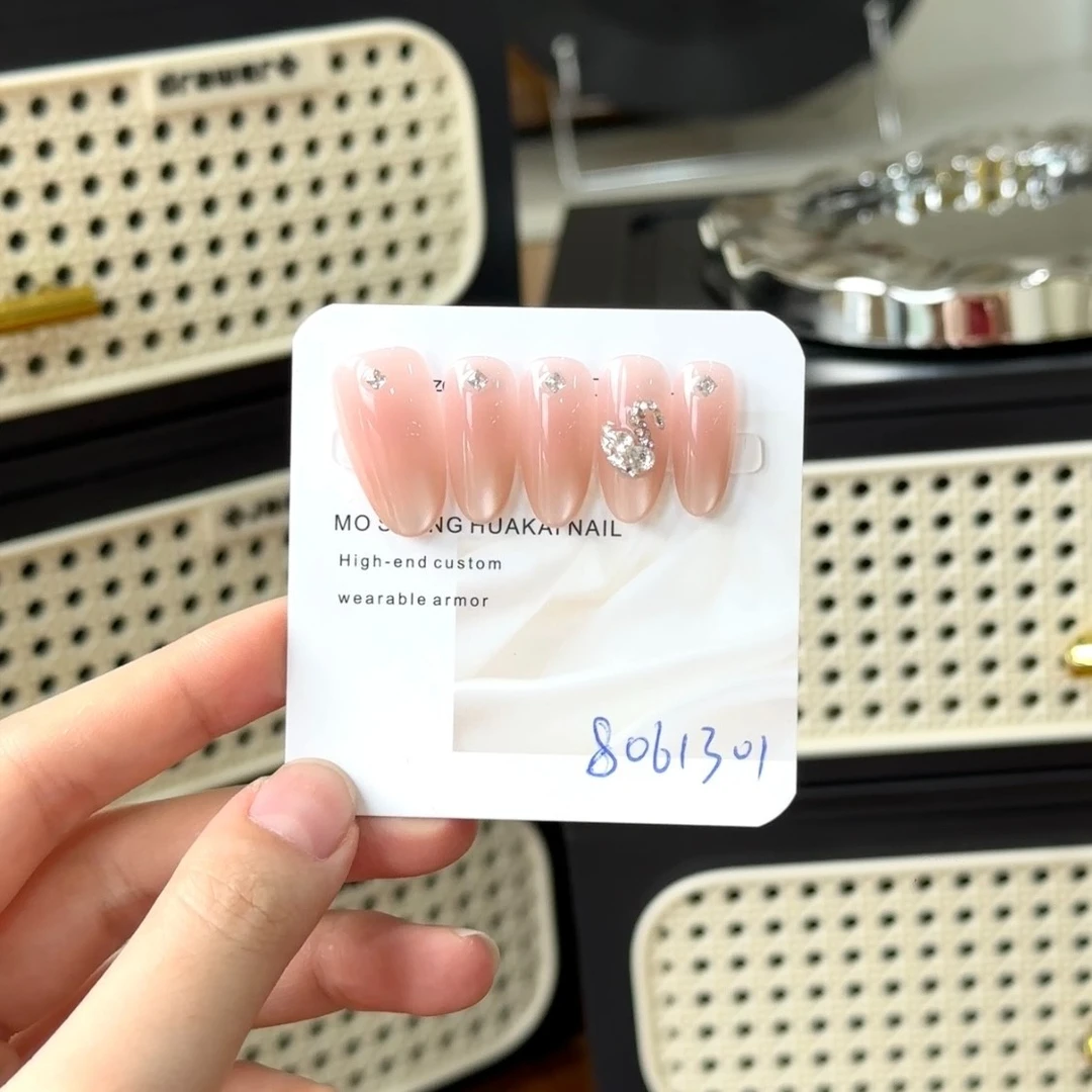 【天鹅湖】气质锆石手拼天鹅裸粉露珠猫眼8061301 纯手工穿戴甲