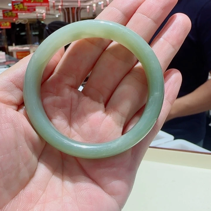 未镶嵌手镯和田玉300