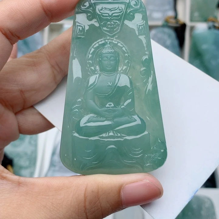 翡翠未镶嵌颈饰大日如来
