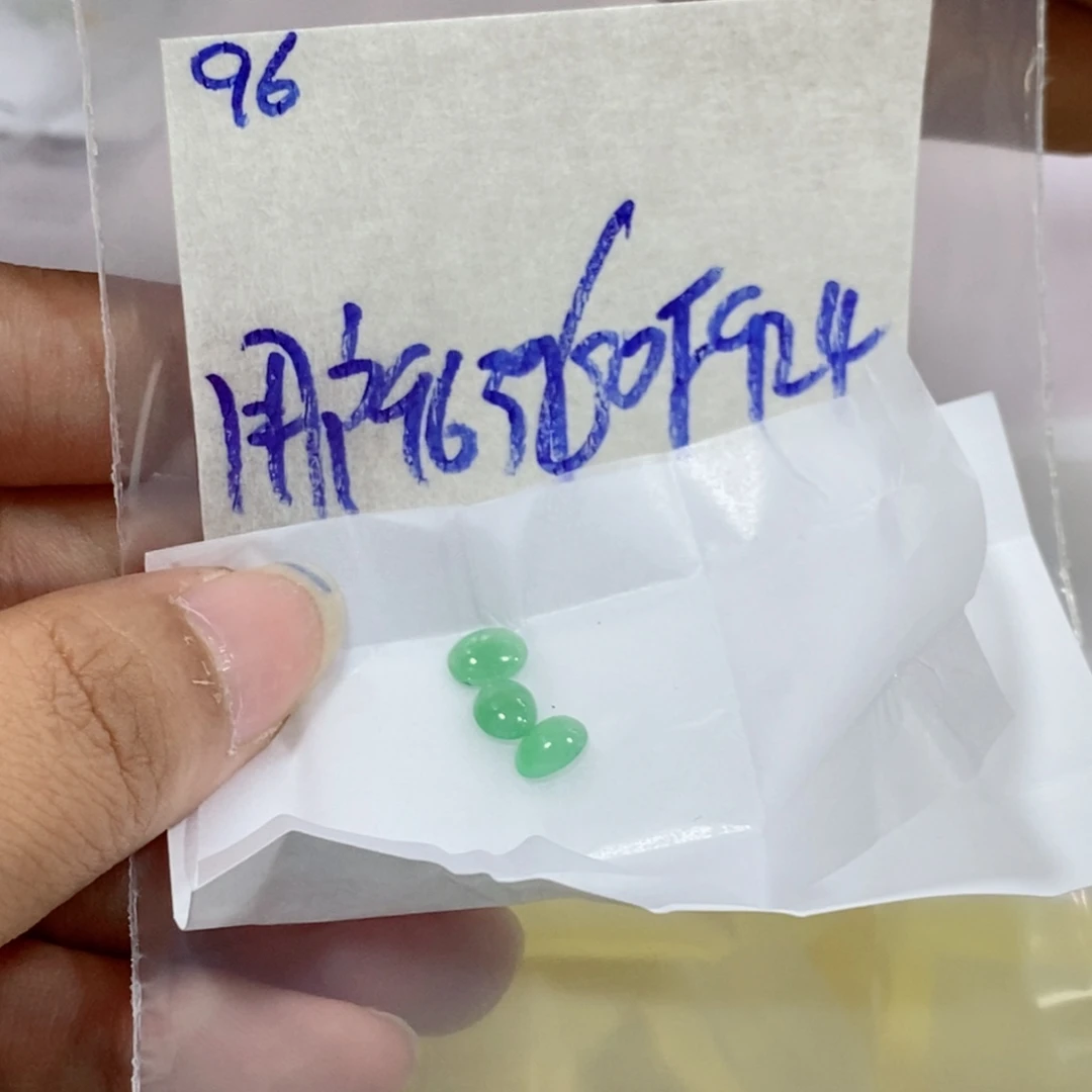 用***8未镶嵌定制翡翠不