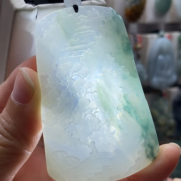 翡翠未镶嵌颈饰山水