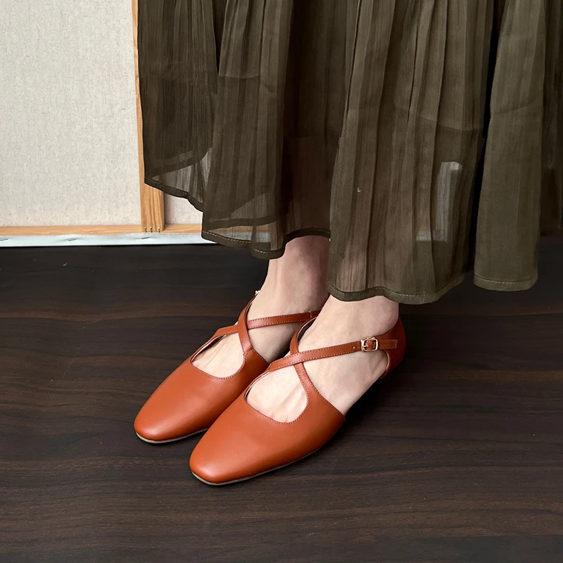 复古牛皮交叉绑带包头凉鞋女2025春夏季新款粗跟仙女风中空鞋