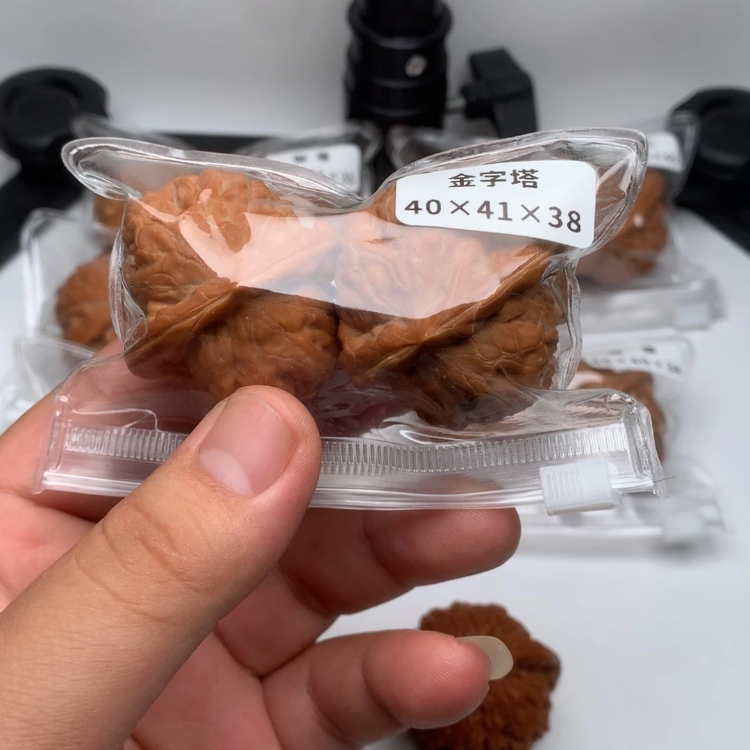 文玩核桃吊坠金字塔