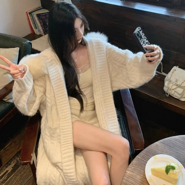 白色毛衣外套女秋冬季慵懒风名媛气质开衫彷狐狸毛领连帽斗篷大衣