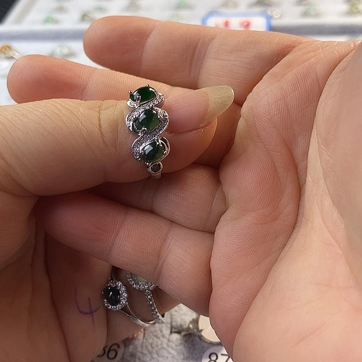 未镶嵌戒指翡翠＂****〃缅甸