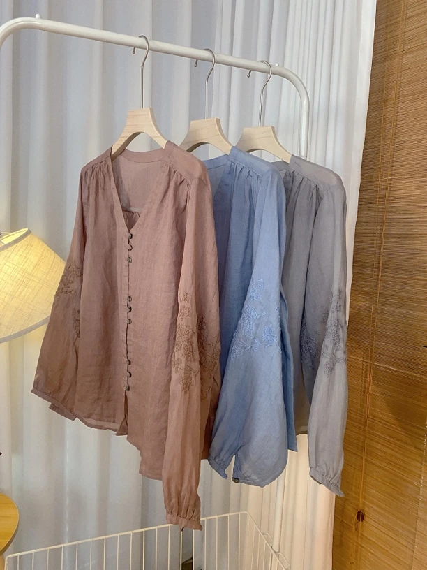 【YM 刺绣灯笼袖】复古苎麻衬衫女新款宽松显瘦设计感V领小衫上衣