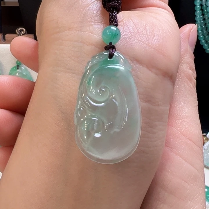 石英质玉未镶嵌颈饰