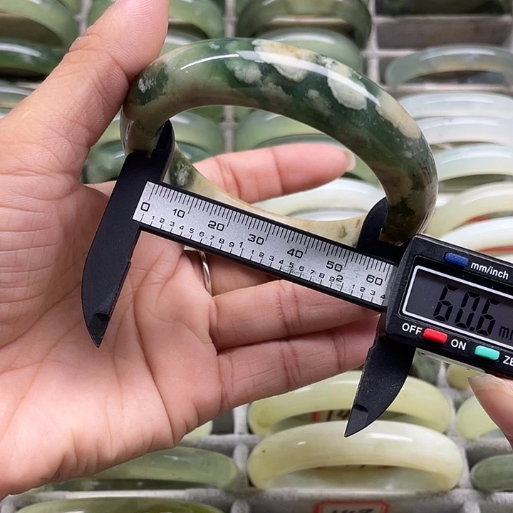 未镶嵌蛇纹石玉手镯129