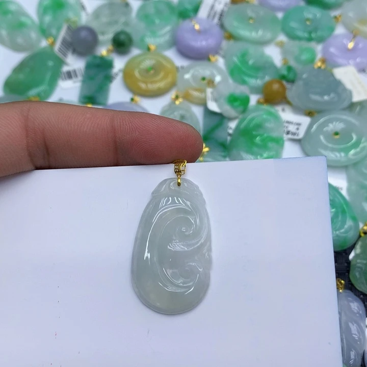 颈饰18K金镶嵌翡翠111111