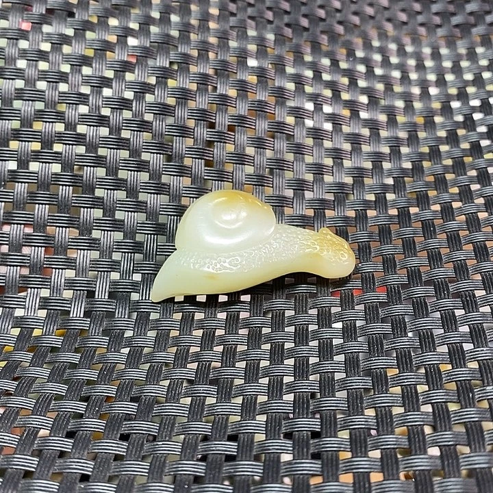 蛇***蛇和田玉未镶嵌颈饰