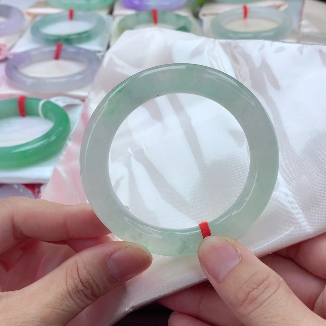 翡翠手镯（圆镯）未镶嵌52.8圈口冰透肤色清新甜美冰飘小阳绿