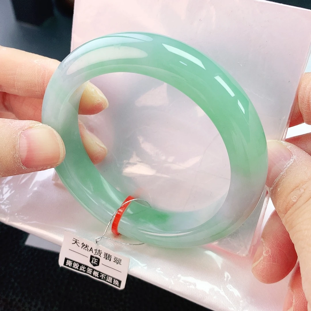 翡翠手镯未镶嵌56圈