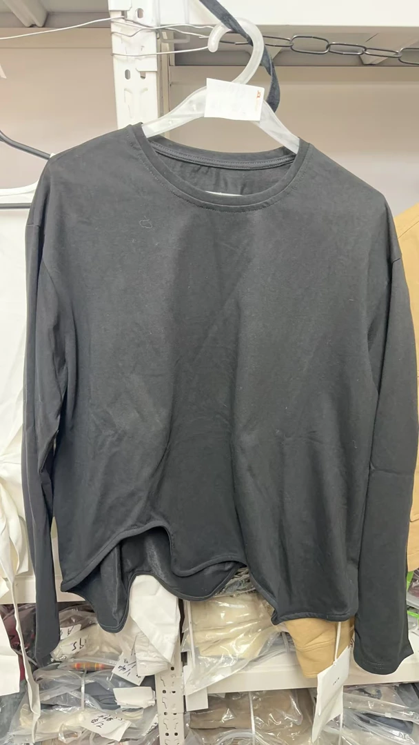 桃子自制 36912 黑色百搭上衣