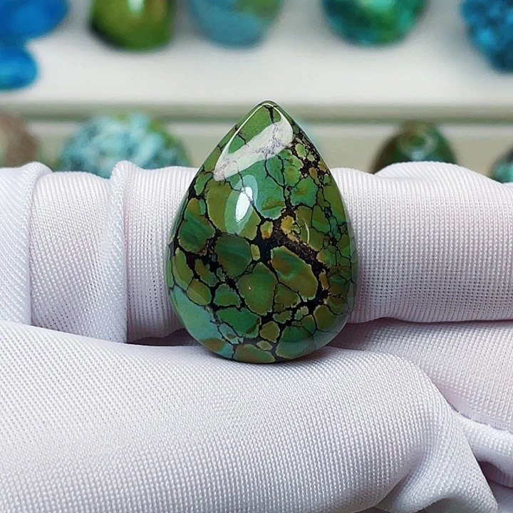 绿松石未镶嵌颈饰