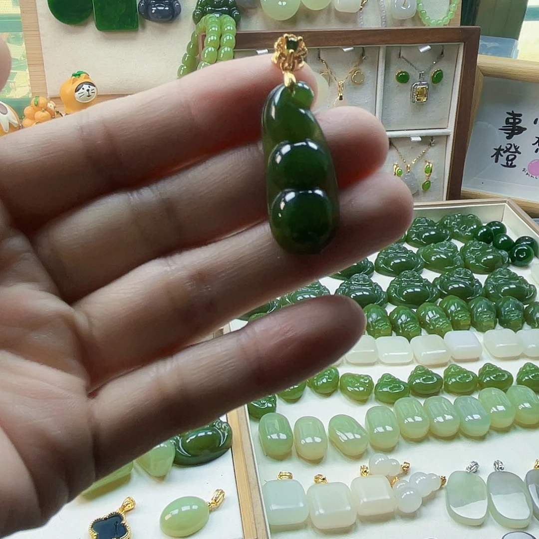 和田玉未镶嵌吊坠(不含链)曹*涵