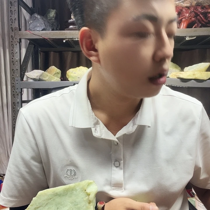 王***岁未镶嵌蛇纹石玉珠宝奇石2