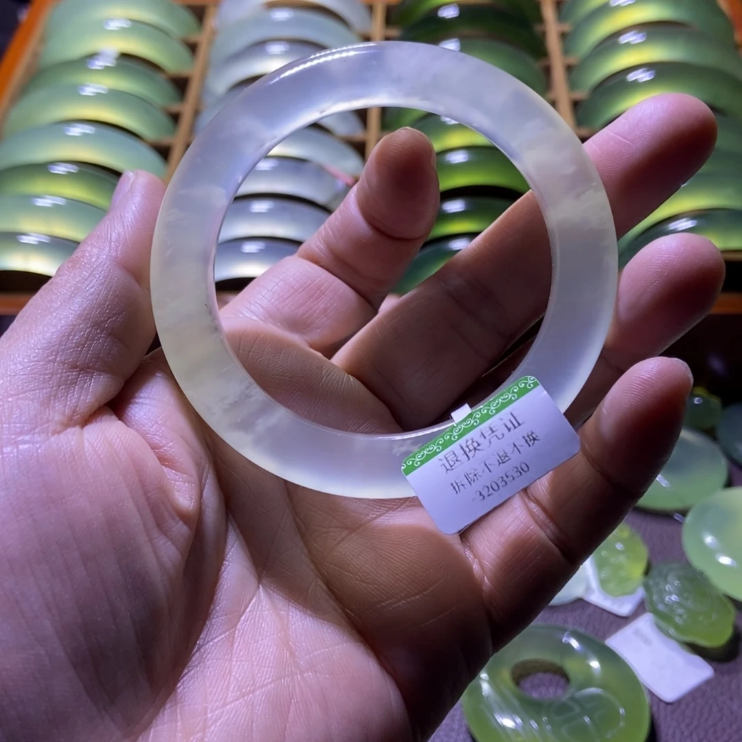 蛇纹石玉未镶嵌挂件