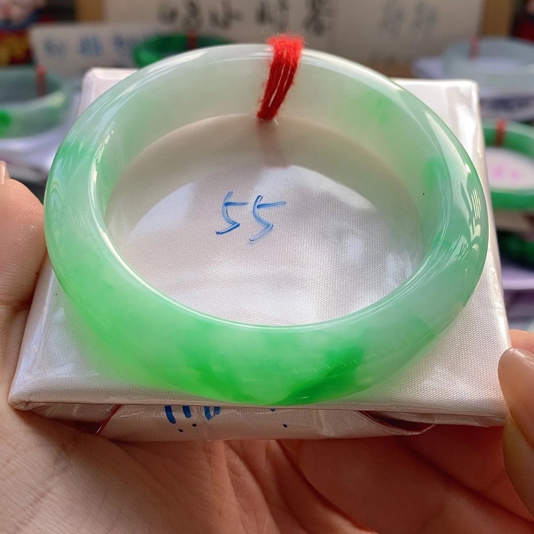 毛***记翡翠未镶嵌手镯分