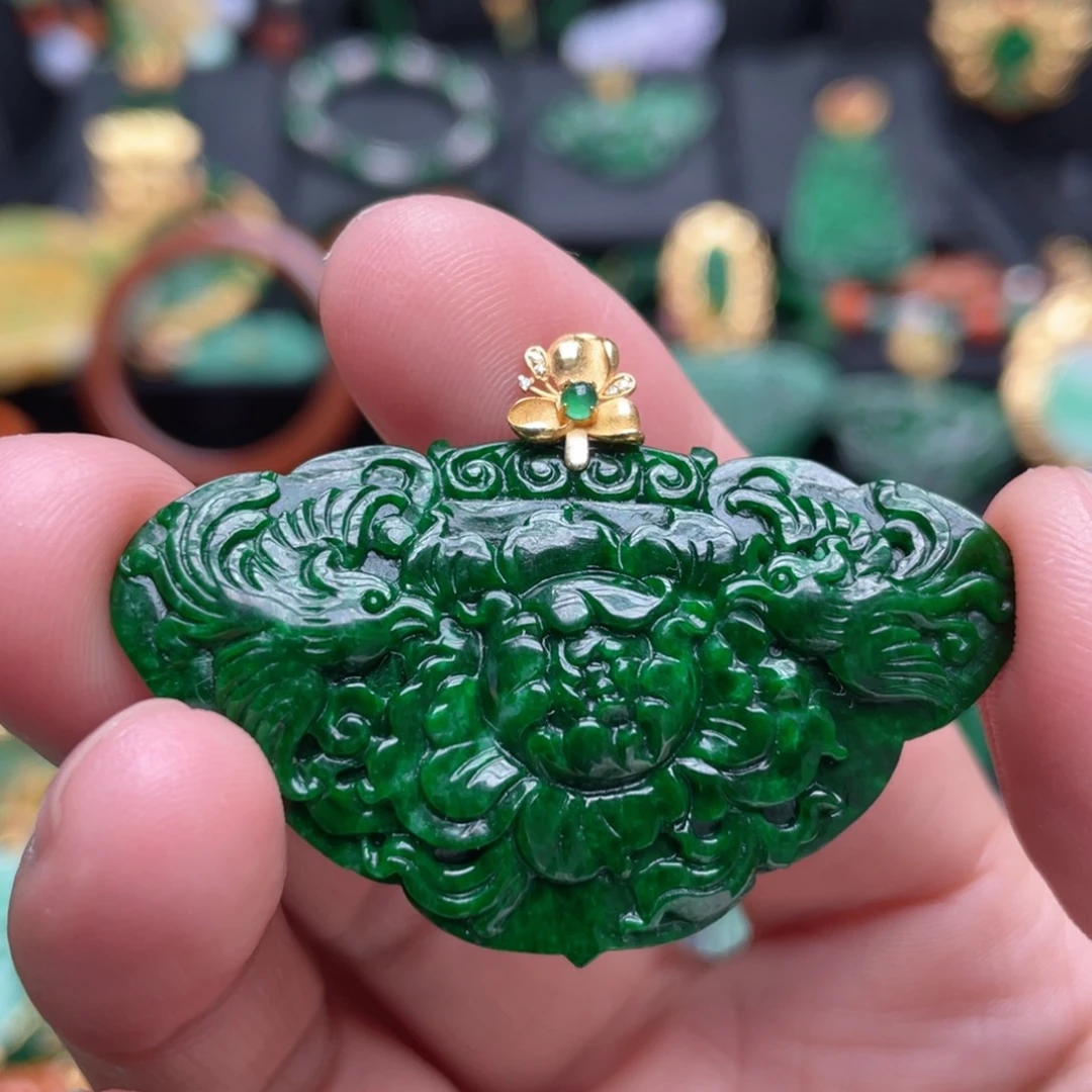 翡翠18K金镶嵌颈饰