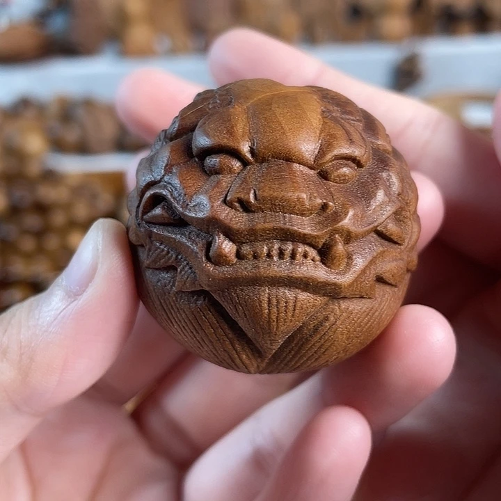 木老山檀香手球雕刻件