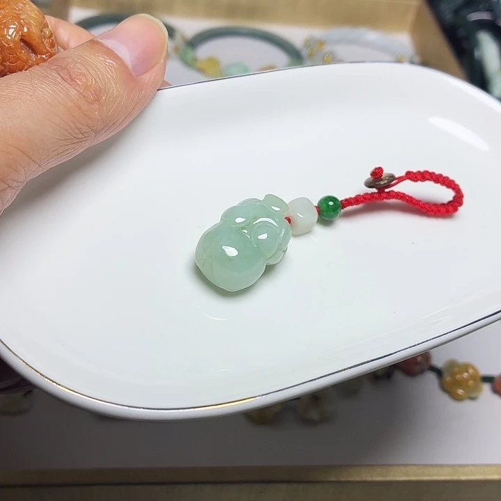 翡翠未镶嵌手链小猪