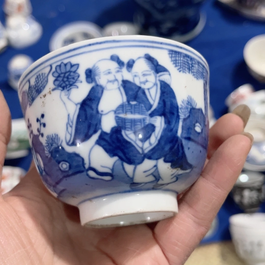 碟一个青花人物杯子一个