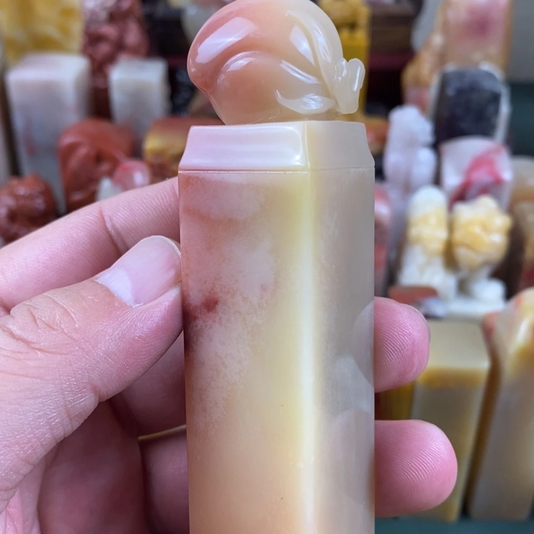 巴林石印石巴林石俏色手工雕桃钮章