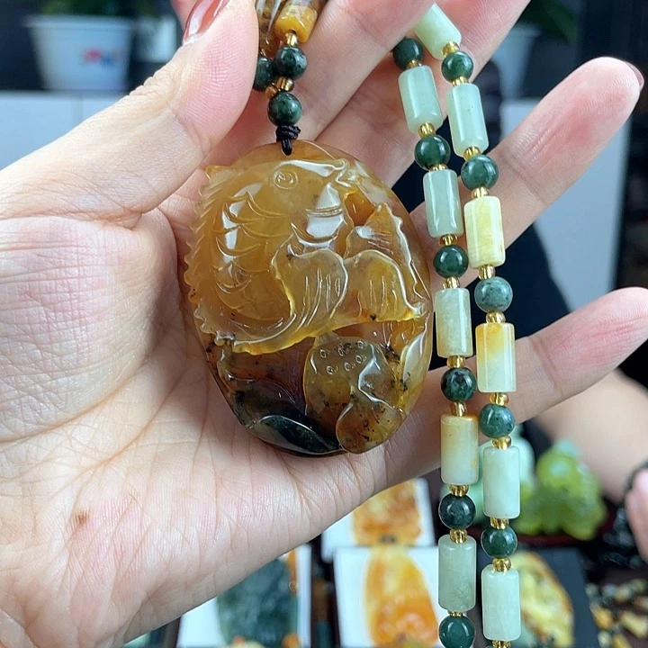 蛇纹石玉颈饰未镶嵌