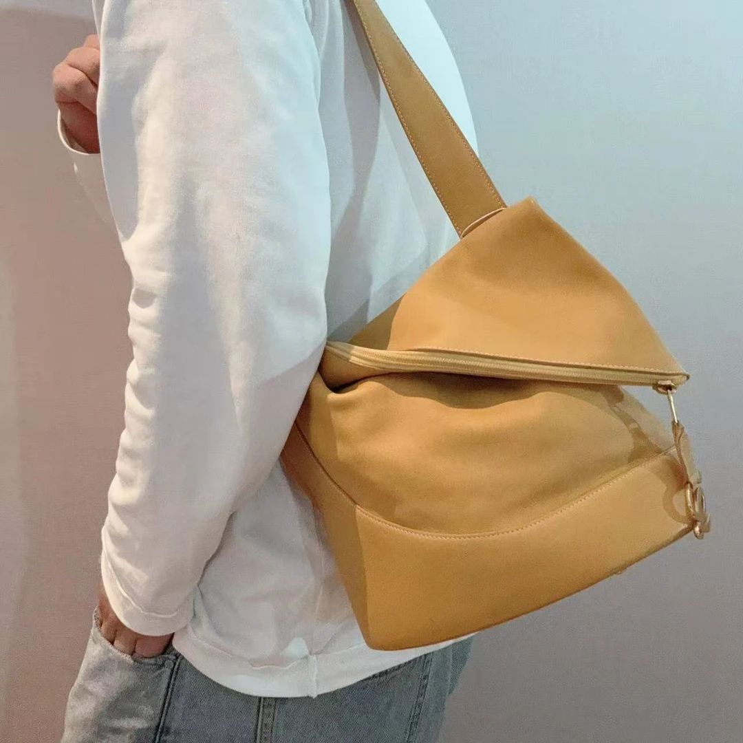 95新 LOEWE/罗意威 【冰】异形斜挎包