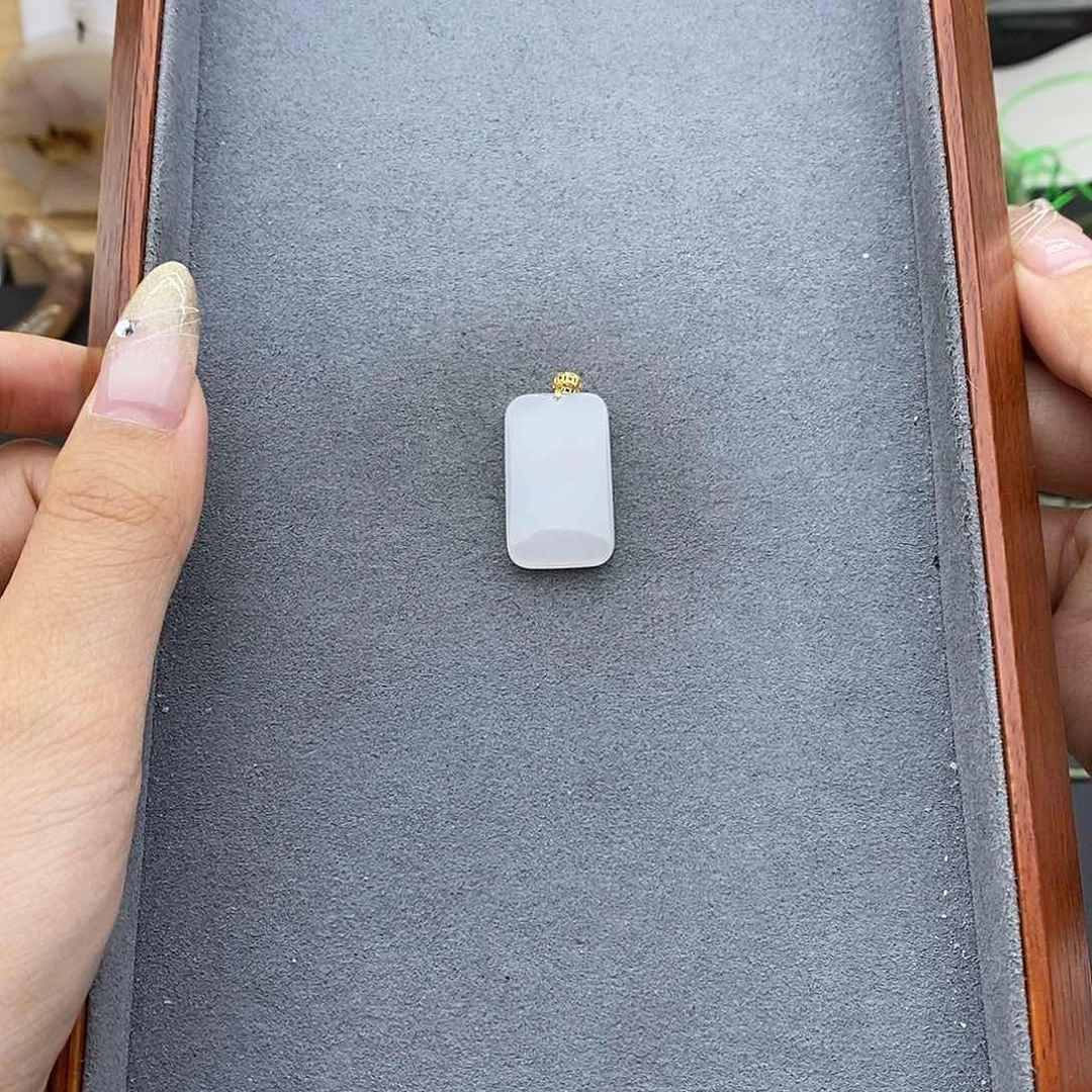 和田玉吊坠(不含链)18K金镶嵌