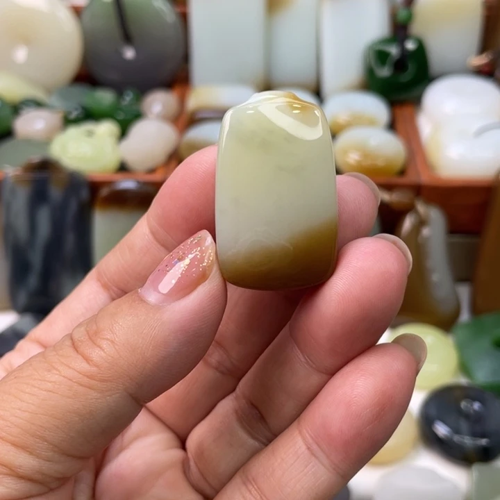 颈饰未镶嵌和田玉