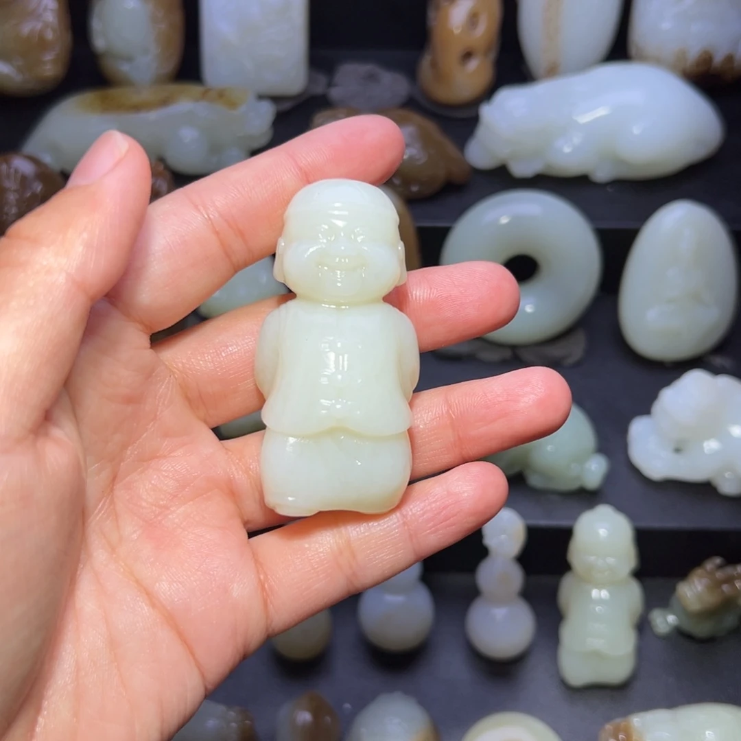 逆***人和田玉（糖玉）未镶嵌颈饰