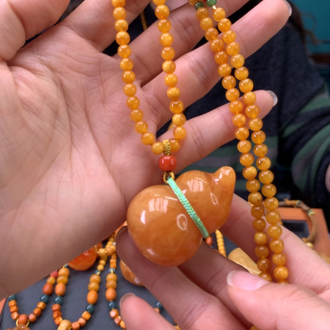 蜜蜡未镶嵌颈饰葫芦