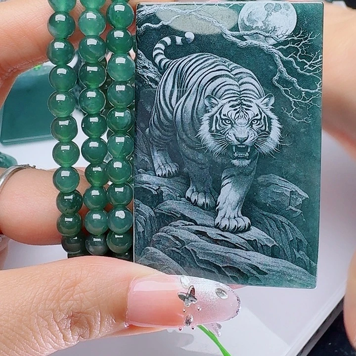 翡翠未镶嵌颈饰1111