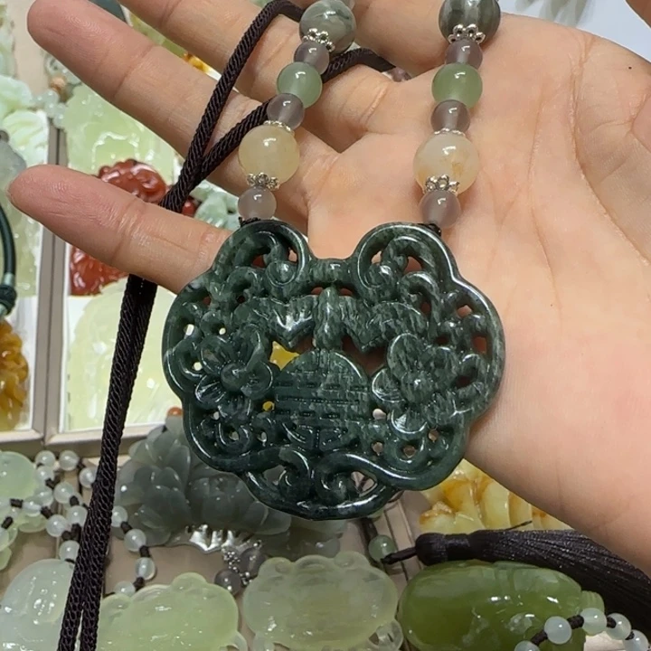 蛇纹石玉吊坠未镶嵌