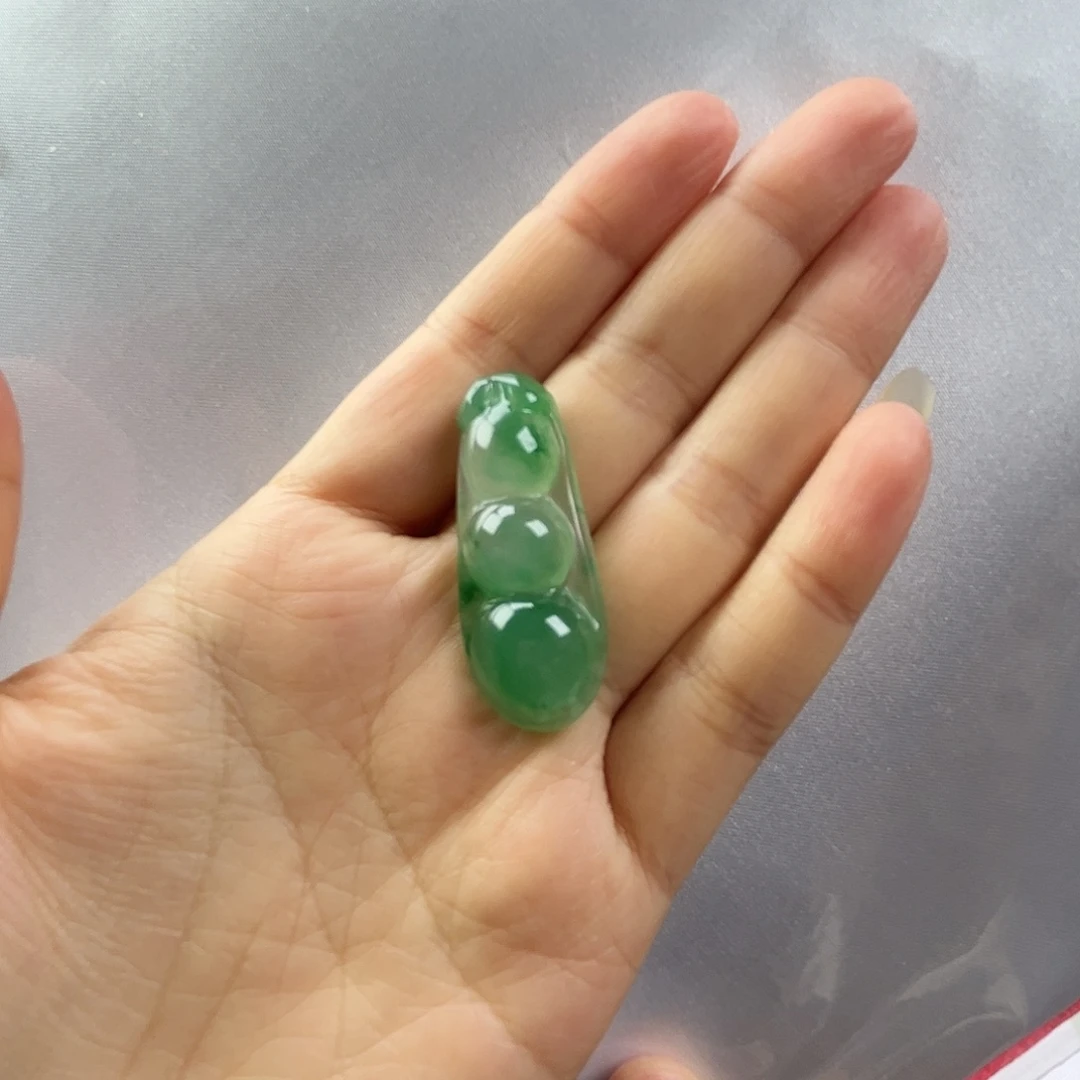 石英质玉未镶嵌颈饰