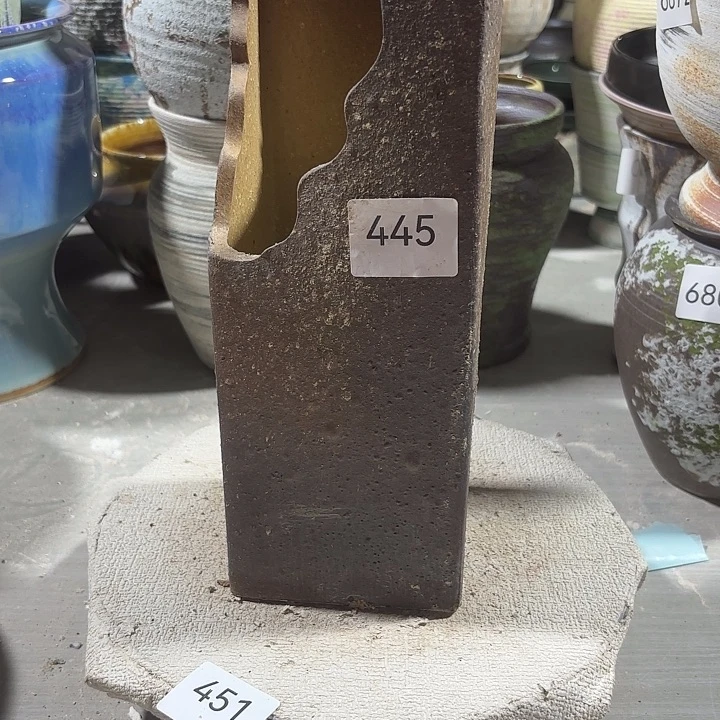 摆件陶高27，口8，瑕疵处理，有孔，445