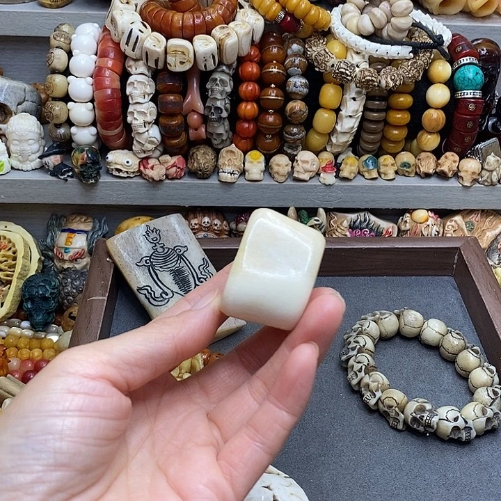 吊坠龙脊菩提施**赛驼骨