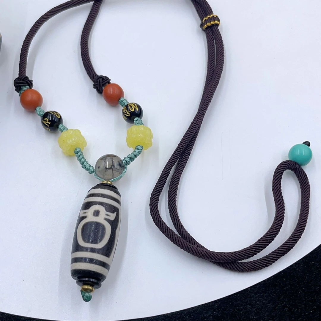 4715   黑色长款吊坠多样性发货