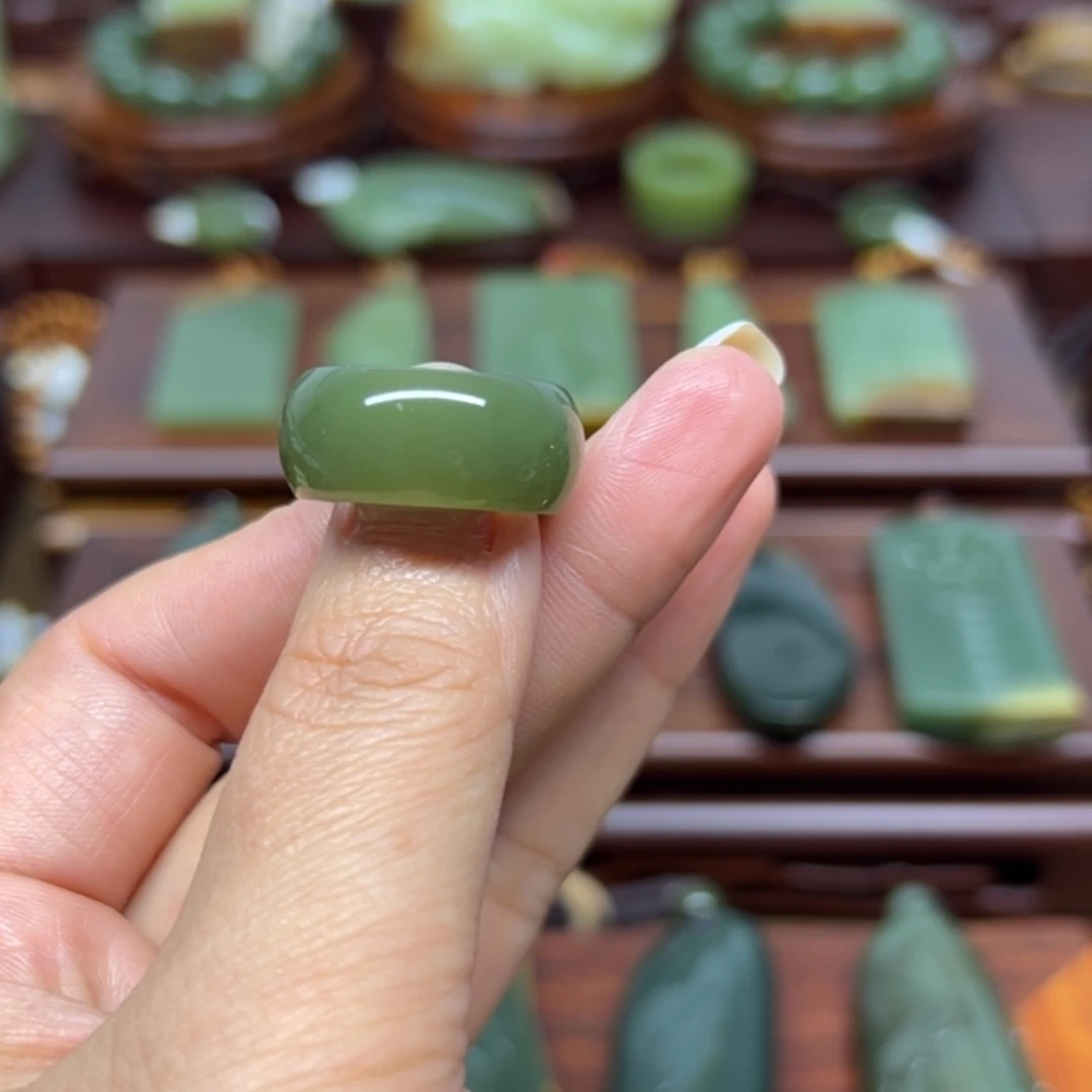 【闪购商品】颈饰未镶嵌岫岩老玉（透闪石质玉）指环口径17.8