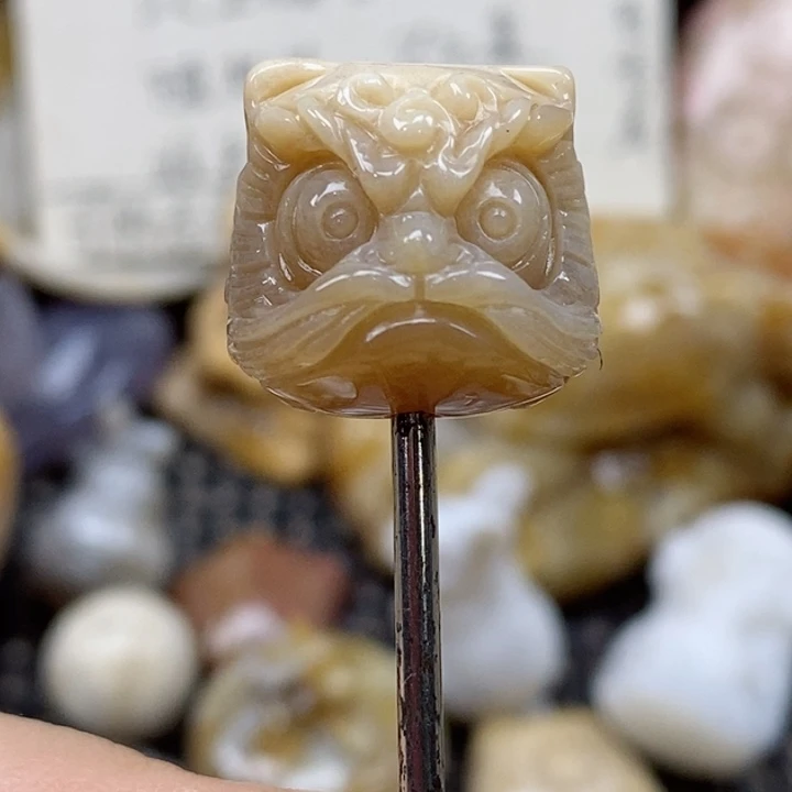 颈饰未镶嵌硅化珊瑚（珊瑚玉）