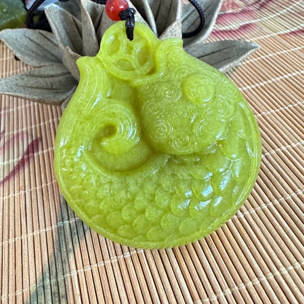 [0081]天然玉石挂件配饰鱼欢财旺毛衣链搭配时尚鱼挂件