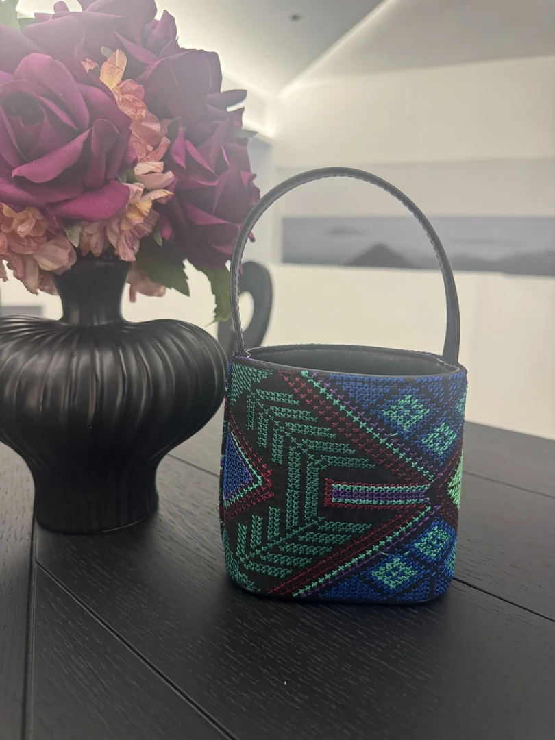 极简百搭手提小编织包