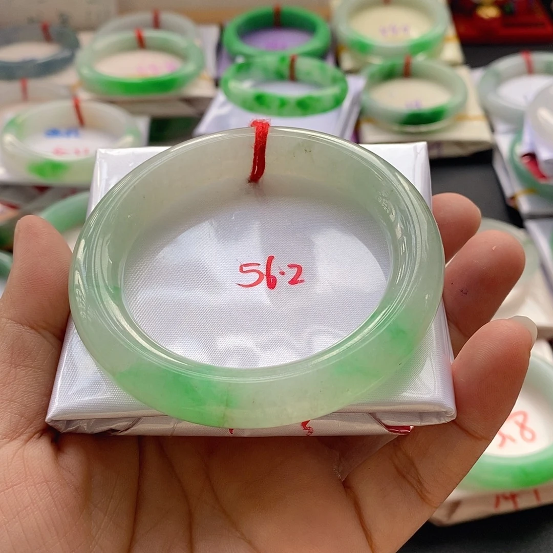 y***g未镶嵌手镯翡翠手镯分