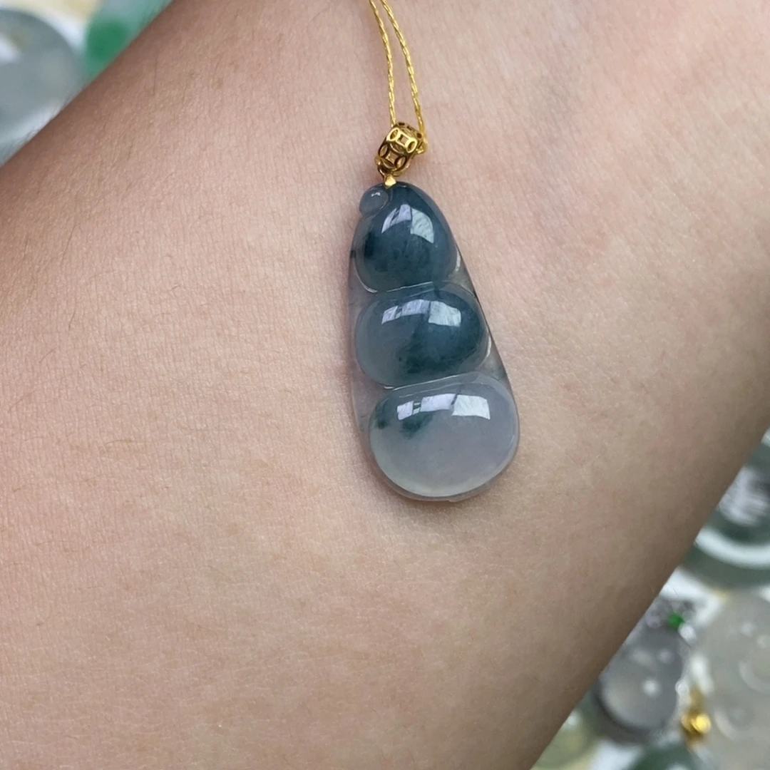 翡翠18K金镶嵌颈饰福豆